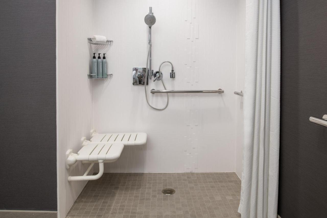 Courtyard By Marriott Hotel