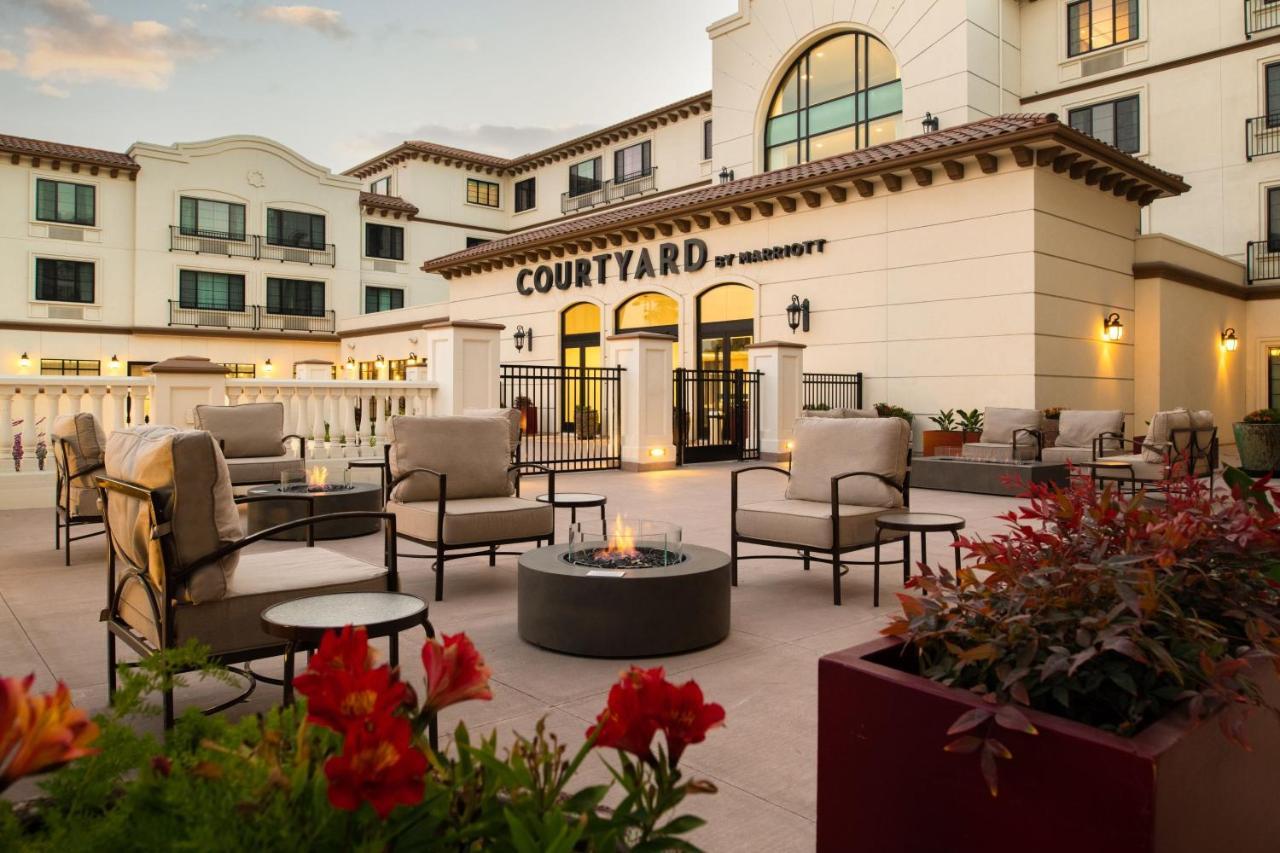 Courtyard By Marriott Hotel 3*
